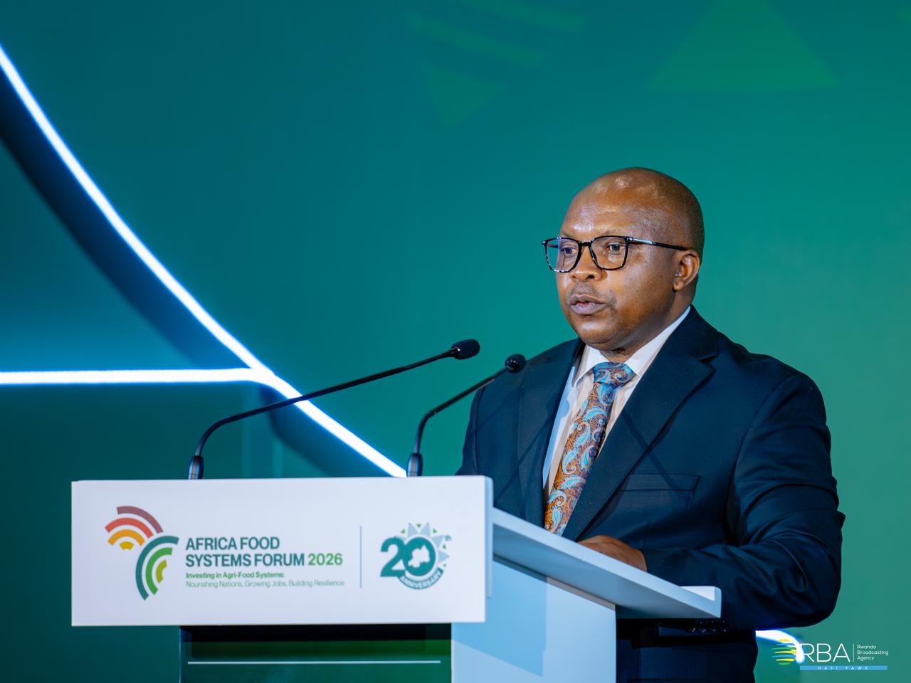  HAKENEWE POLITIKI ZIHAMYE MU GUHINDURA URWEGO RW’IBIRIBWA MURI AFURIKA- MINISITIRI DR. NDABAMENYE